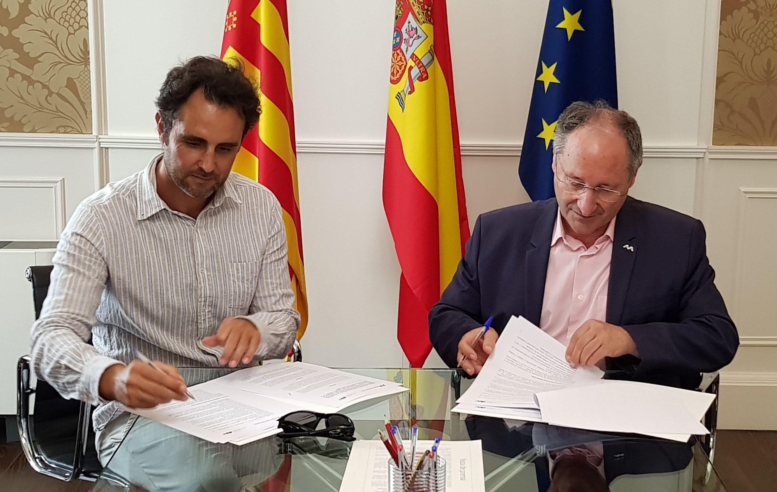 Signatura conveni entre Táctical i l'Agència